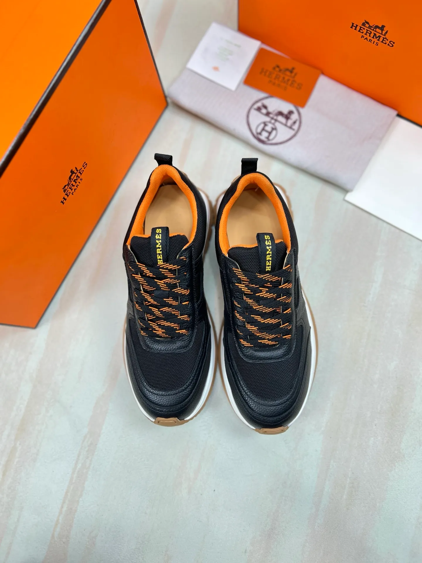Factory price 640💰Hermes Jimmy men's sneakers, Hermes high-tech canvas and suede goatskin sneakers with grooved rubber soles. Create a modern hiking style. Honey-colored rubber sole, white rubber midsole, pumpkin-colored high-tech canvas lining Size: 38-44 (45 customized)